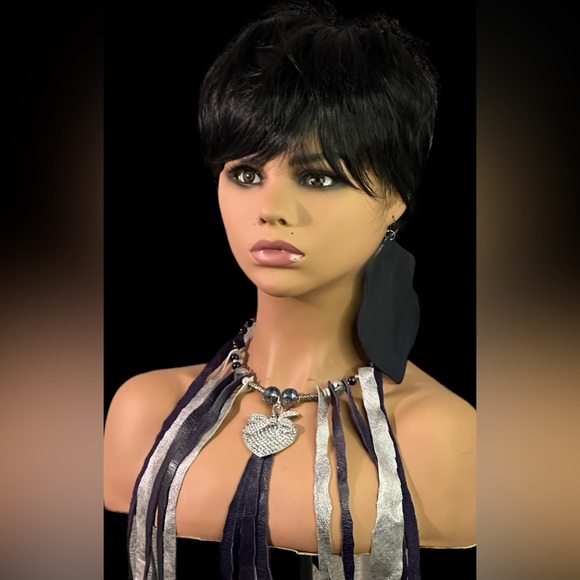 ONE LOVE ❤️ NECKLACE - Picture 5 of 6